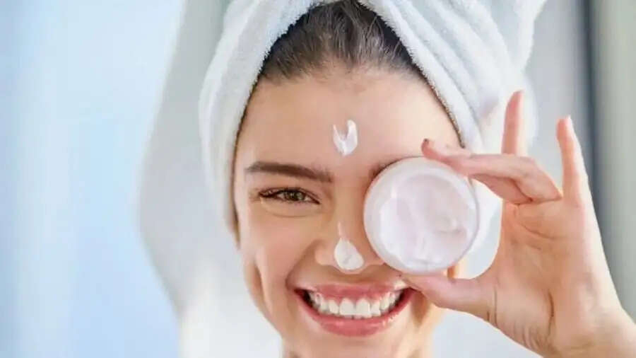Skin Care Tips- क्या आपकी त्वचा रूखी और बेजान हो गई हैं, तो इन फ्रूट्स का करें सेवन