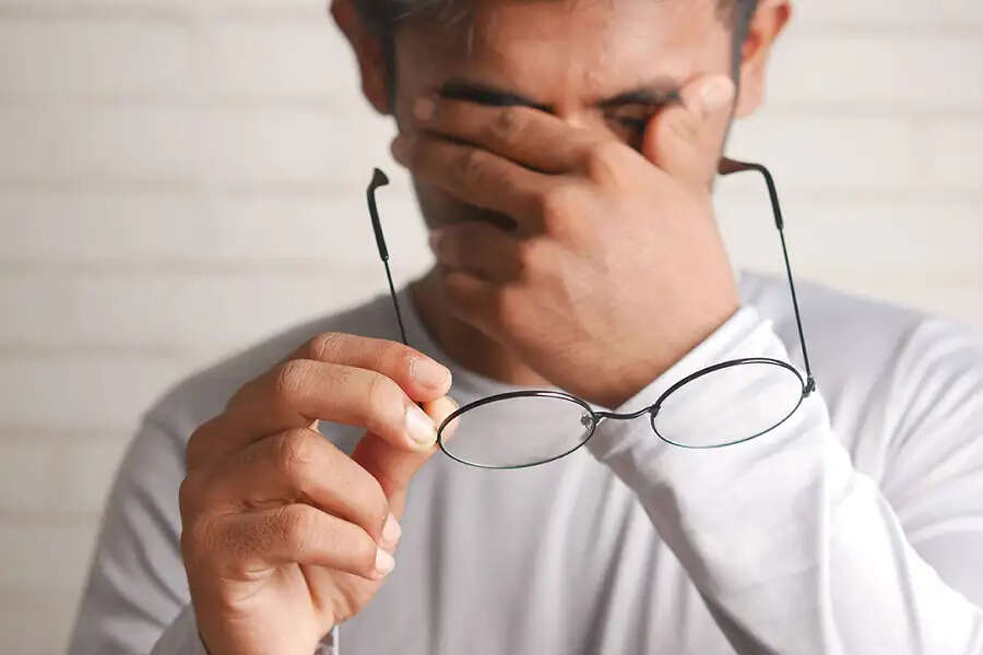 Eye Care Tips-  आंखों के लिए खतरनाक होती हैं ये आदतें, आज ही छोड़े इनको
