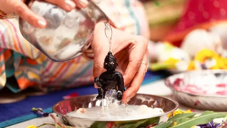 Jyotish Tips-&nbsp;क्या आप लड्डू गोपाल को स्नान कराने के नियम जानते है, चलिए जानें