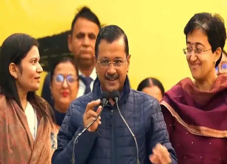 Mahila Samman Yojana:अरविंद केजरीवाल ने महिलाओं को दी बड़ी सौगात, कर दी 2,100 रुपये प्रति माह देने की घोषणा