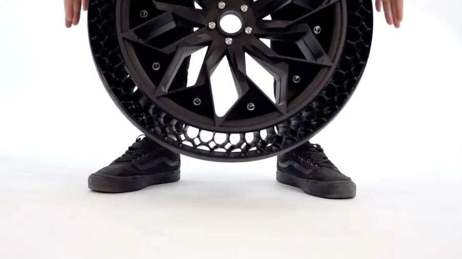 Airless Tyre- ट्यूबलेस टायर से कितना महंगा हैं एयरलेस टायर, जानिए सबसे सस्ता एयरलेस टायर
