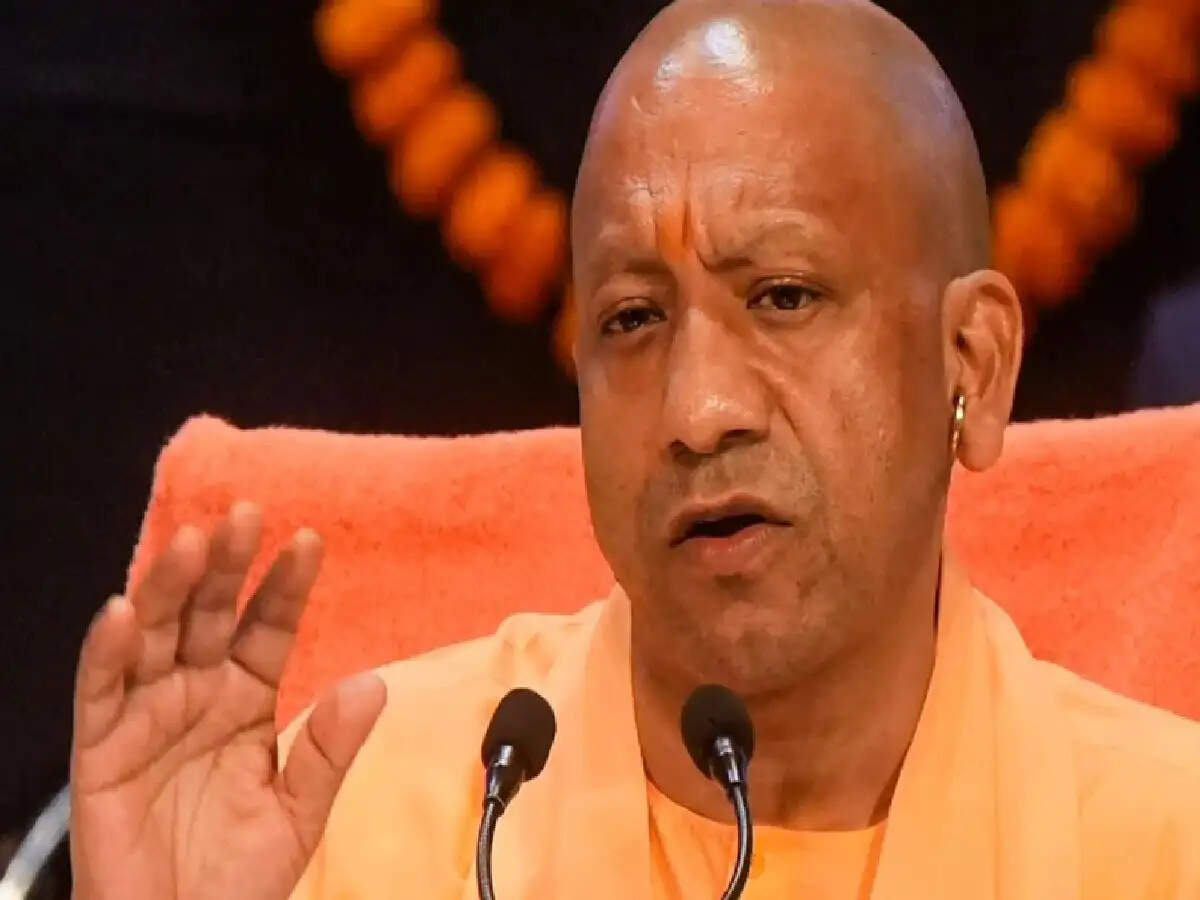'प्यार से मानेंगे तो ठीक है वर्ना दूसरा तरीका आजमाएंगे', सड़क पर नमाज पढ़ने वाले मुसलमानों को योगी आदित्यनाथ ने दी चेतावनी