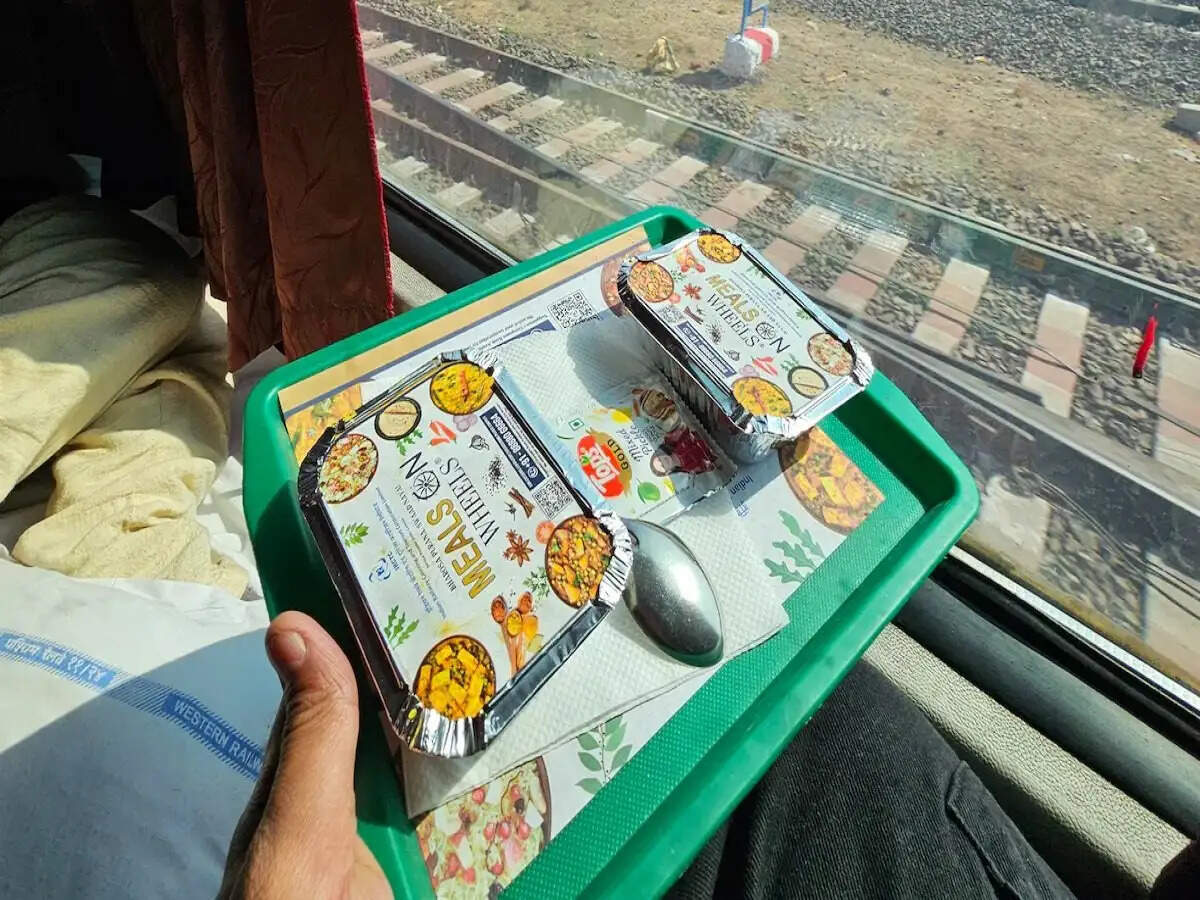 Railway Food Update- क्या ट्रेन सफर के दौरान स्वादिष्ट खाना मिस करते हैं, रेलवे ने शुरु की ये सुविधा