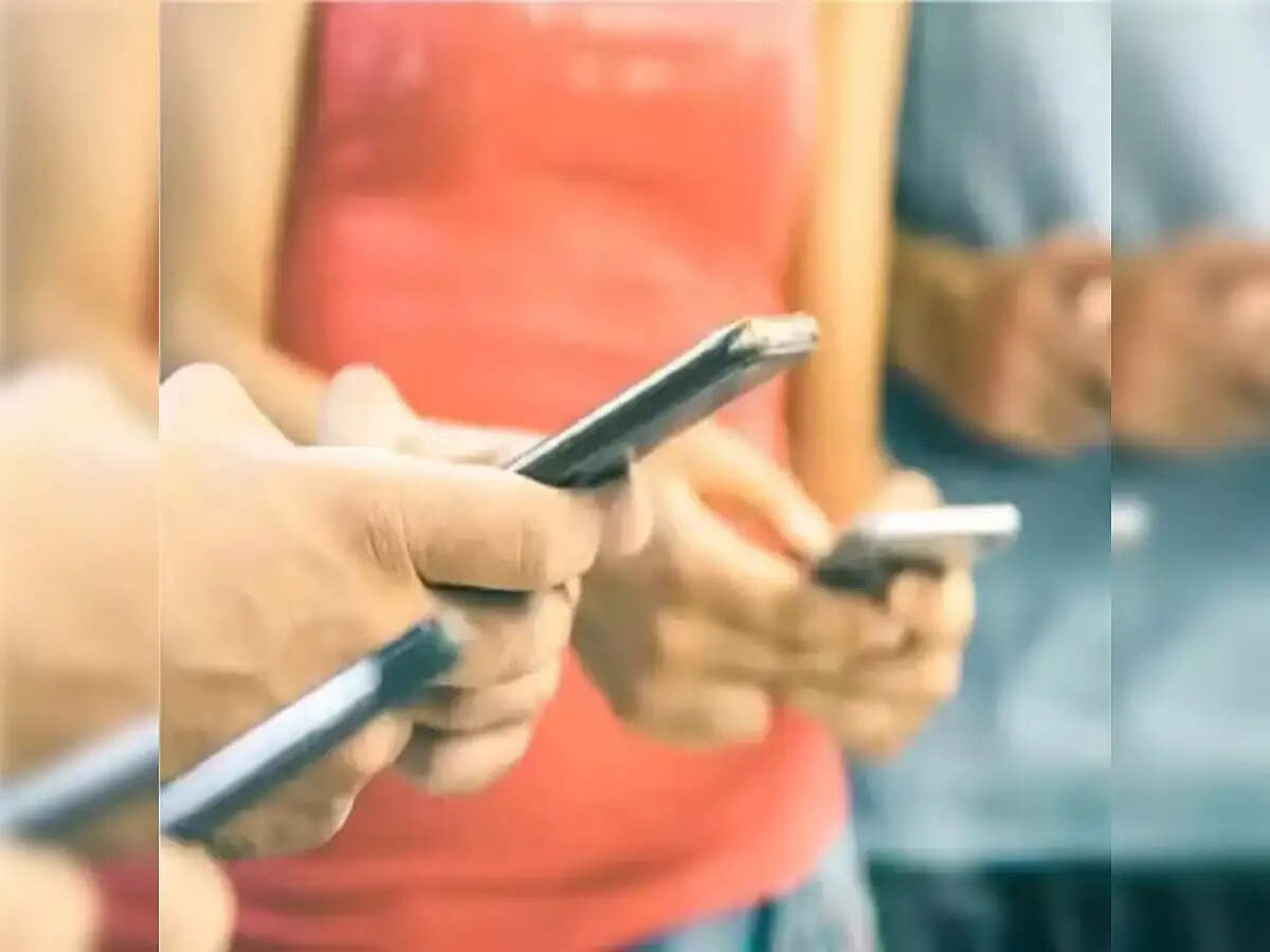 Smartphone Tips- क्या आपको फोन भी चलते चलते हैंग हो जाता हैं, जानिए इसका समाधान