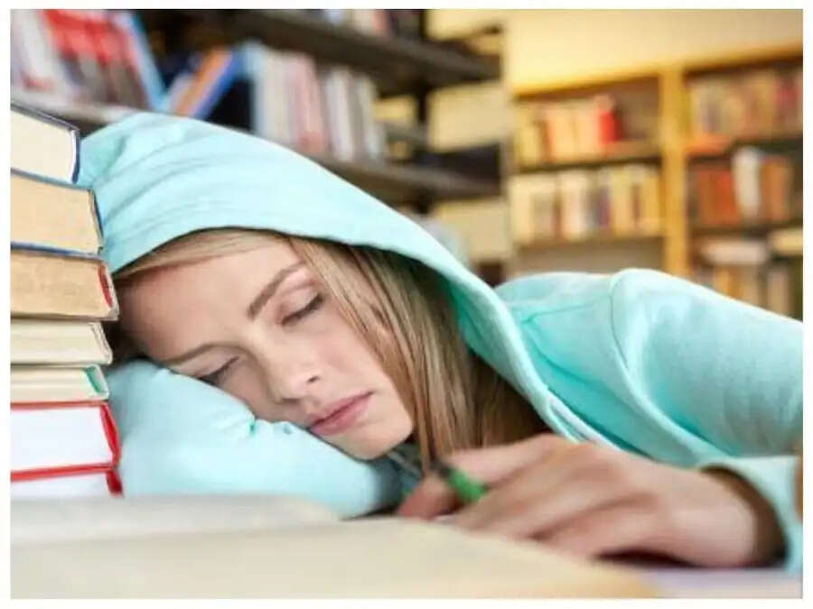 Education Tips-&nbsp;&nbsp;आखिर अच्छी नींद कैसे परीक्षा में नंबर लाने में करती है मदद, आइए जानें