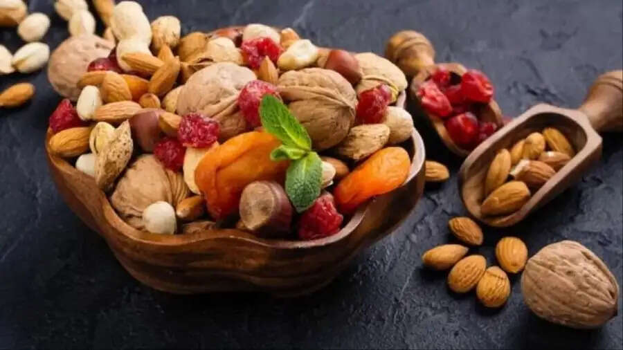 Health Tips-&nbsp;हड्डियों को मजबूत बनाने के लिए इन ड्राई फ्रूट्स का करें सेवन, आइए जानें इनके बारे में
