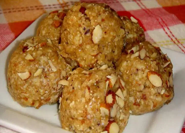 Recipe: सर्दी में खाएं सौंठ के लड्डू, इस आसान रेसिपी को फॉलो कर के बनाएं