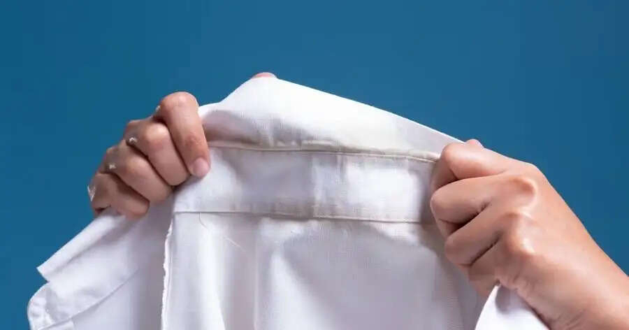 Clothes Tips- क्या सफेद शर्ट की कॉलर काली पड़ गई है, साफ करने के तरीके जानें