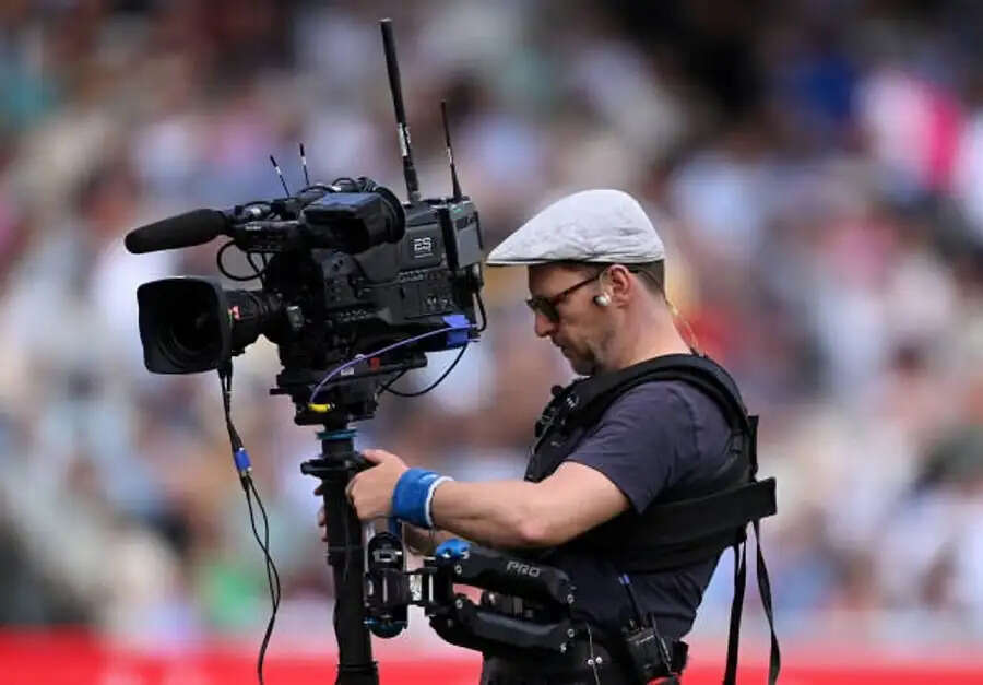 IPL 2025-&nbsp;IPL&nbsp;में कैमरामैन की होती है इतनी सैलरी, जानकर उड़ जाएंगे होश