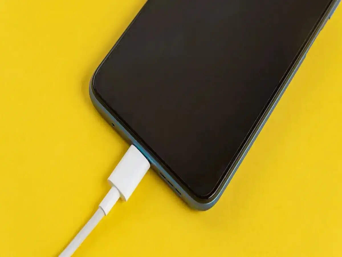 Phone Charger-क्या फोन को बड़े चार्जर से चार्ज करने पर जल्दी होता है चार्ज, जानिए इस सवाल का जवाब