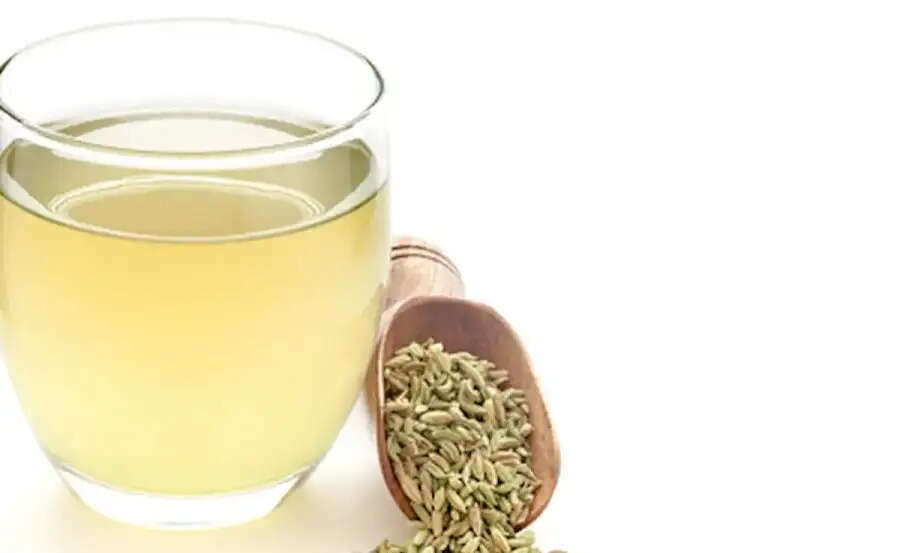 Health Tips- पाचन तंत्र को रखना है स्वस्थ, तो सोने से पहले पी ले ये पानी