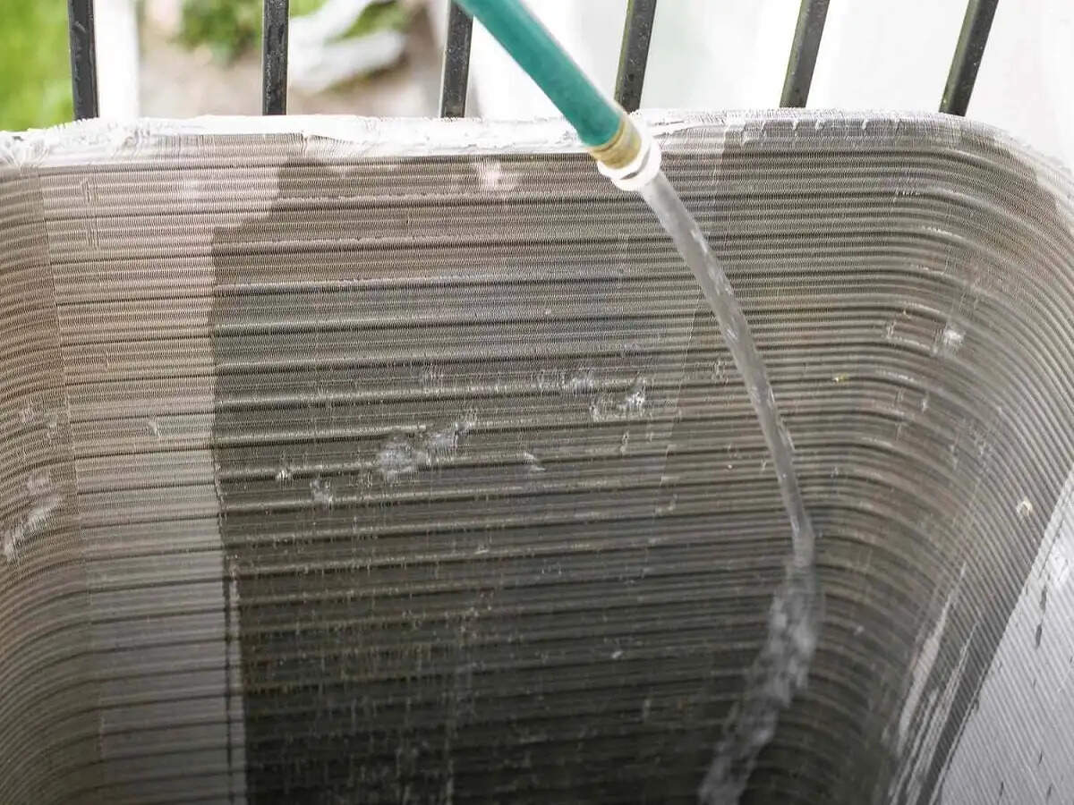 AC Outdoor Unit Cleaning Tips:&nbsp;क्या&nbsp;AC के आउटडोर को पानी से धोना चाहिए, क्या हैं सही तरीका