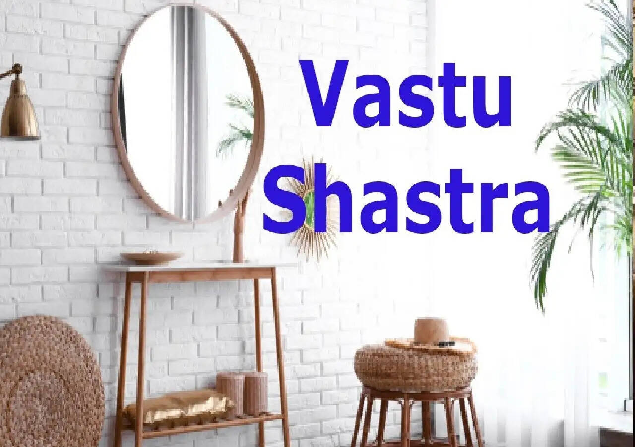 Vastu Tips- घर की इस दिशा में रखा हुआ आईना बन सकता हैं दुखों का कारण, जानिए इससे जुड़े नियम