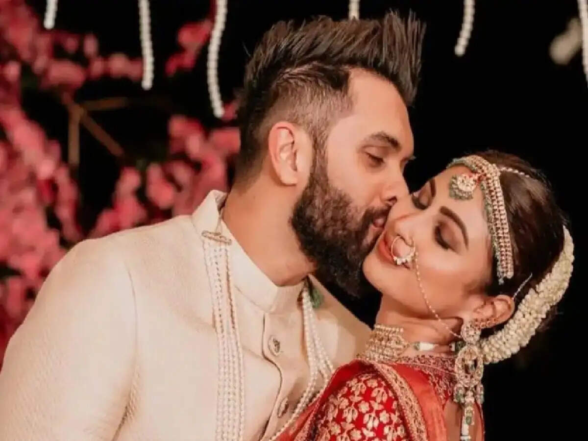क्या मौनी रॉय ने 6 महीने पहले ही तोड़ दी थी अपनी शादी? इस कारण कपल के बीच हो रही थी अनबन, इस जर्नलिस्ट ने किया खुलासा