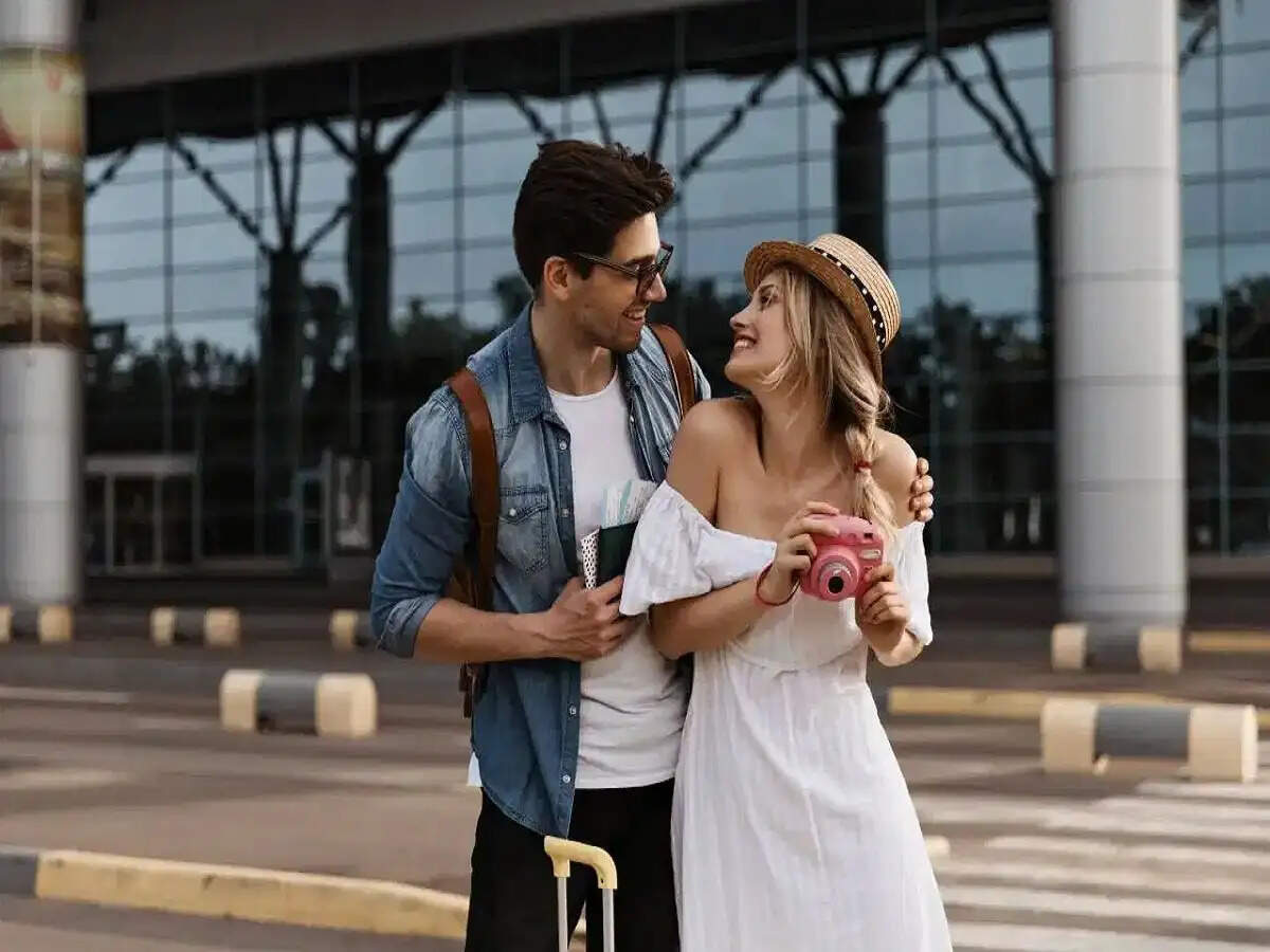 Girlfriend Travel Tips: क्या अपनी गर्लफ्रेंड के साथ सैर करने जा रहे हैं, तो इन बातों का रखें ध्यान