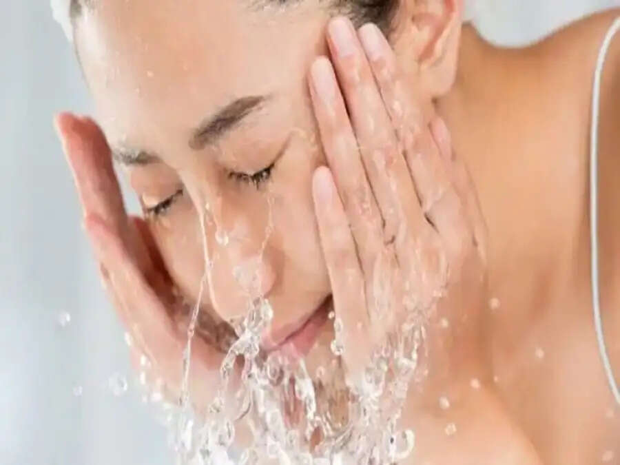 Skin Care Tips-&nbsp;सर्द मौसम में गर्म पानी से मुंह धोते हैं, आपको हो सकती हैं ये समस्याएं