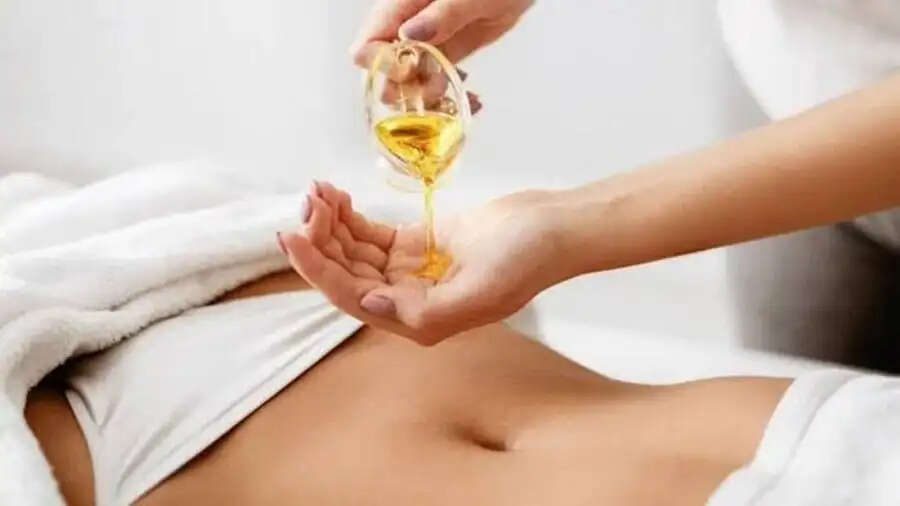 Health Tips- प्रतिदिन नाभि में तेल लगाने से स्वास्थ्य को मिलते हैं ये फायदे, जानिए इनके बारे में