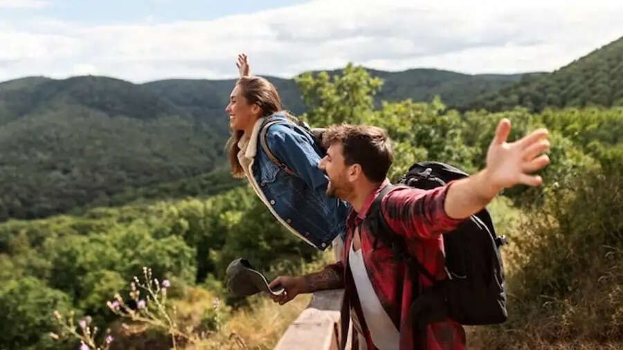 Travel Tips- क्या पार्टनर के साथ सूकुन के पल बिताना चाहते हैं, तो इन जगहों पर जाएं घूमने
