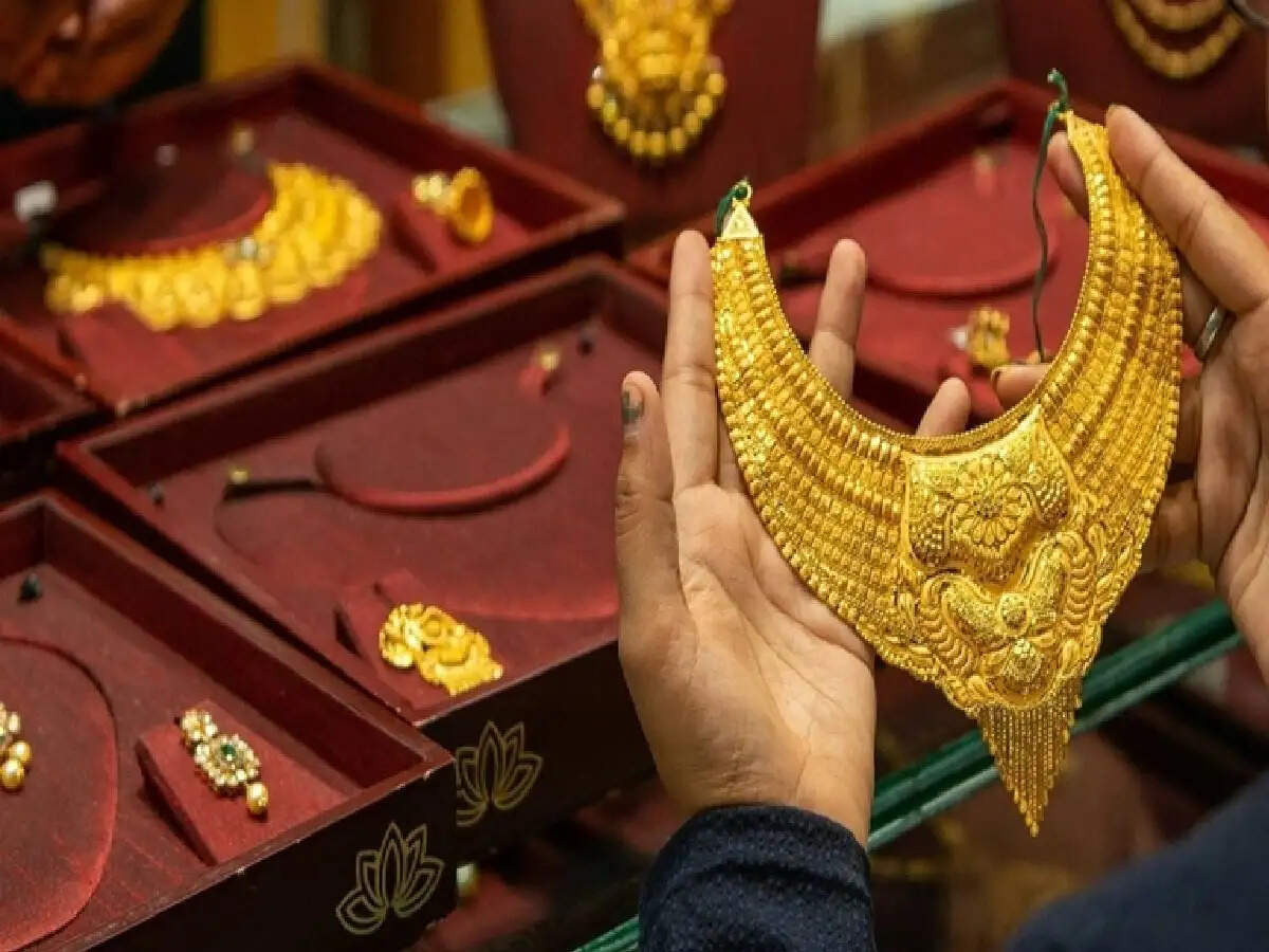 Gold Silver Price Today : सोमवार 8 जून को भी सोने-चांदी की कीमतों में आई गिरावट, खरीदने से पहले जान लें भाव