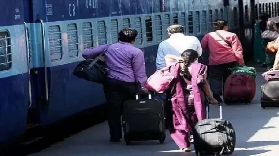 देश के 60 रेलवे स्टेशनों पर नया सिस्टम लागू, अब केवल कंफर्म टिकट वाले यात्रियों को ही मिलेगा प्रवेश