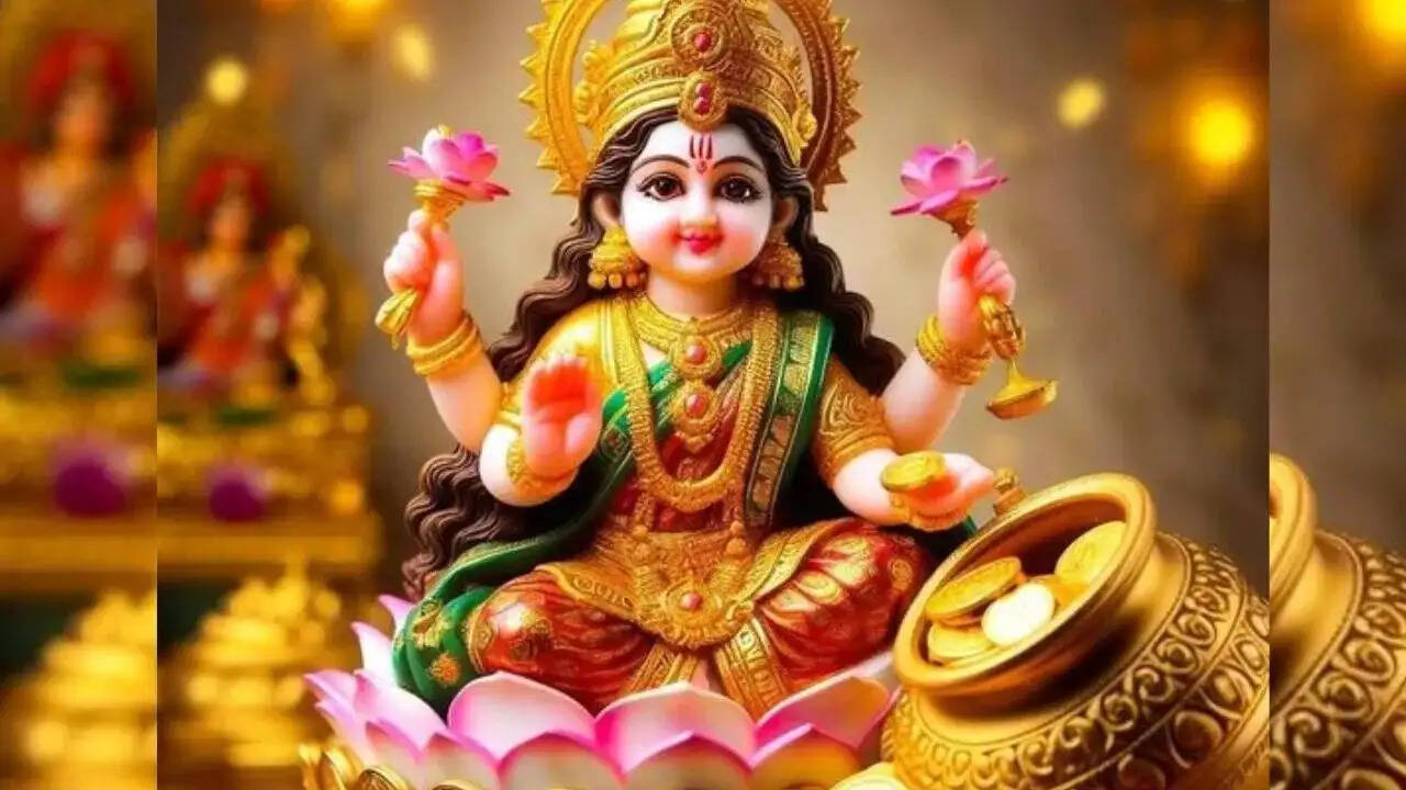 Vastu Tips- घर में भूलकर भी ना लगाएं मॉ लक्ष्मी की ऐसी तस्वीर, कंगाली की बनती हैं वजह