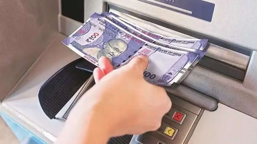 ATM Tips-&nbsp;&nbsp;1 मई से महंगा हो जाएगा&nbsp;ATM से पैसा निकालना और बैलेंस चेक करना, जानिए पूरी डिटेल्स