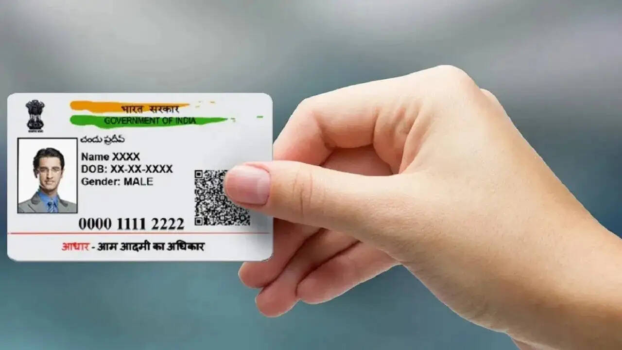 Aadhaar Card Tips- आधार कार्ड से होने वाले धोखादड़ी से बचने के लिए करें इसे लॉक, जानिए इसका पूरा प्रोसेस