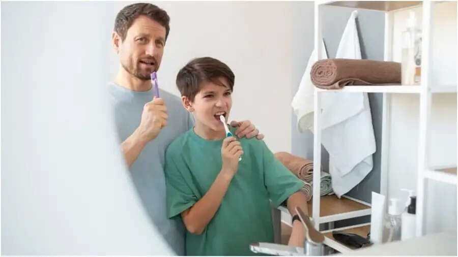 Teeth Care Tips- क्या ब्रश करने के बाद आपके मुंह से बदबू आती हैं, तो अपनाए ये हैक्स