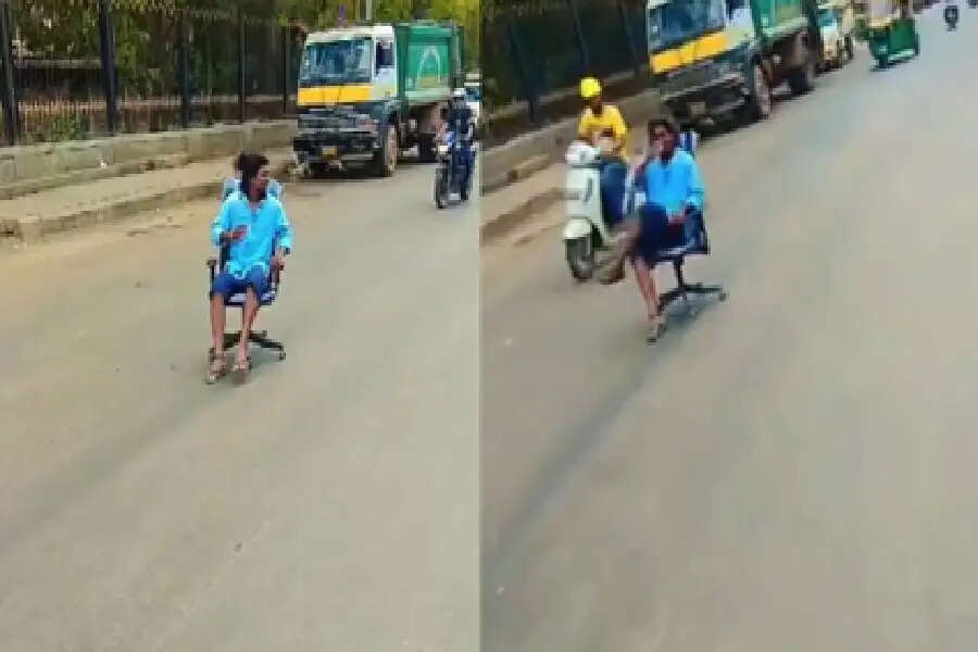 Video: बीच सड़क पर कुर्सी लगा कर चाय की चुस्कियां ले रहा था शख्स, पास से गुजर रही थी तेज गाड़ियां, पुलिस ने लगा दी क्लास