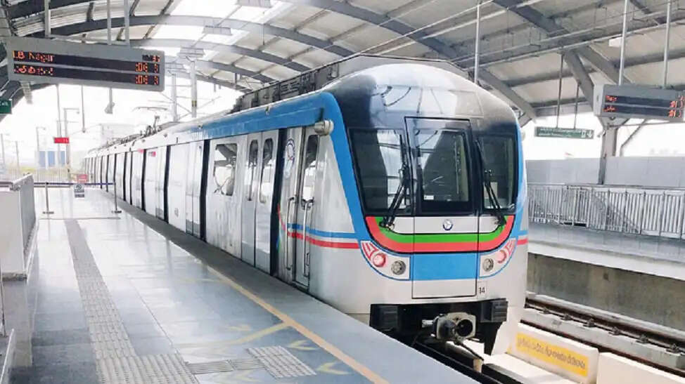 मेट्रो ड्राइवर बनने का सपना? जानें योग्यता, सैलरी और करियर की पूरी जानकारी!