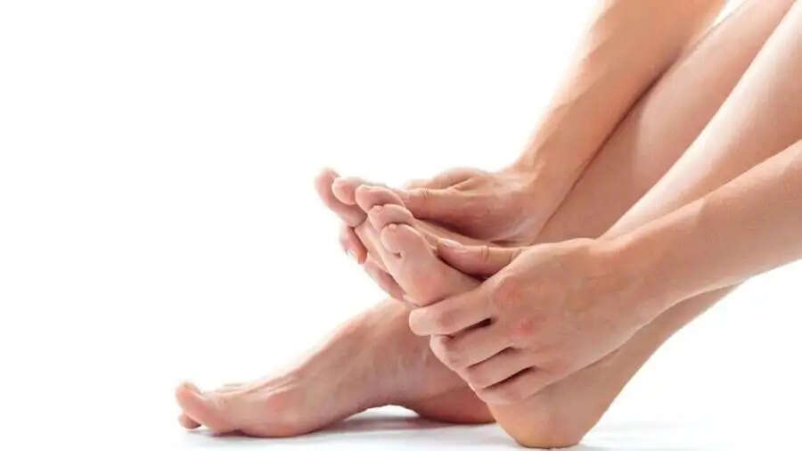 Health Tips-&nbsp;क्या आपको अक्सर पैरों में झनझनाहट महसूस होती हैं,जानिए इसके कारण