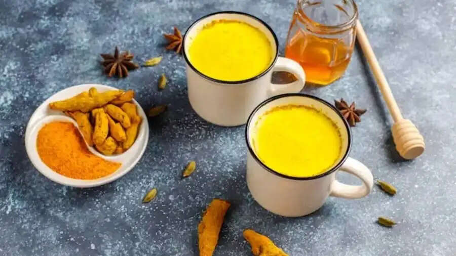 Health Tips-&nbsp;रात को हल्दी वाला दूध पीने से मिलते हैं ये फायदे, जानिए इसके बारे में