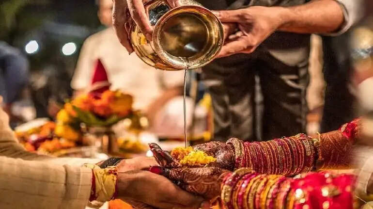 Vivah Dates 2026: खरमास के बाद शादी के लिए कब बजेंगी शहनाइयां? जानें पूरे साल के शुभ मुहूर्त