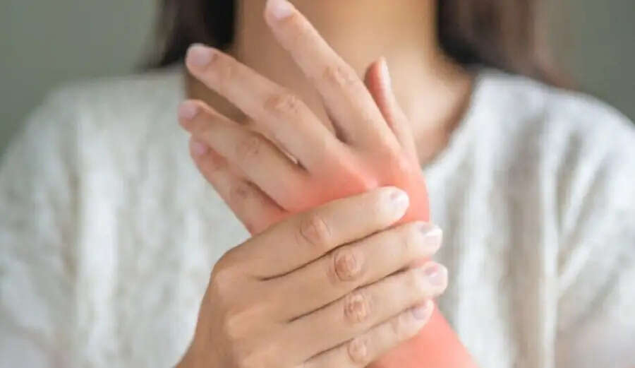 Hand Pain Tips-&nbsp;क्या अक्सर आपके हाथों में दर्द रहता है, तो करें ये एक्सरसाइज