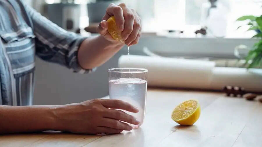 Health Tips- स्वास्थ्य लिए कौनसा नींबू पानी सही होता हैं, ठंडा या गुनगुना