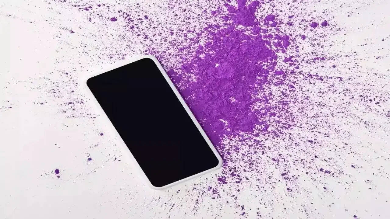 Holi Special Tips-  होली खेलने के दौरान ऐसे रखें स्मार्टफोन को सुरक्षित, जानिए ट्रिक्स