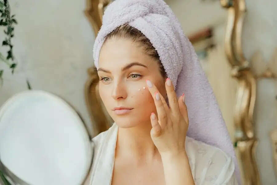 Skin Care Tips- सर्दी की वजह त्वचा रूखी और बेजान हो गई हैं, निखार लाने के लिए लगाए ये फेस पैक