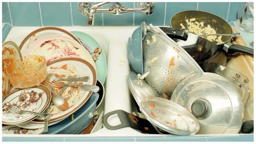 Vastu Tips-&nbsp;अगर टूटे बर्तनों में करते हैं भोजन, तो आज ही छोड़ दे ये आदत