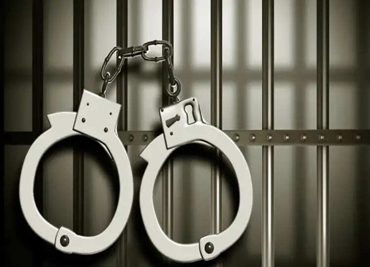 Crime: ग्यारहवीं कक्षा में पढ़ने वाले लड़के का अपहरण कर उसके साथ यौन उत्पीड़न करने के आरोप में विवाहित महिला गिरफ्तार
