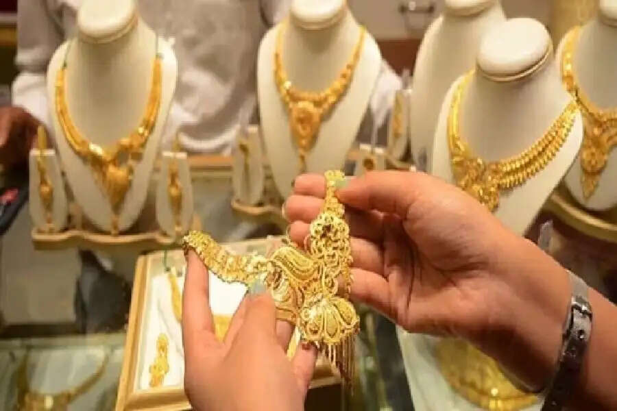 दुबई से सोना खरीदने पर आप कितनी बचत कर सकते हैं? आयात शुल्क और कितना सोना ले जा सकते हैं? जानें यहाँ