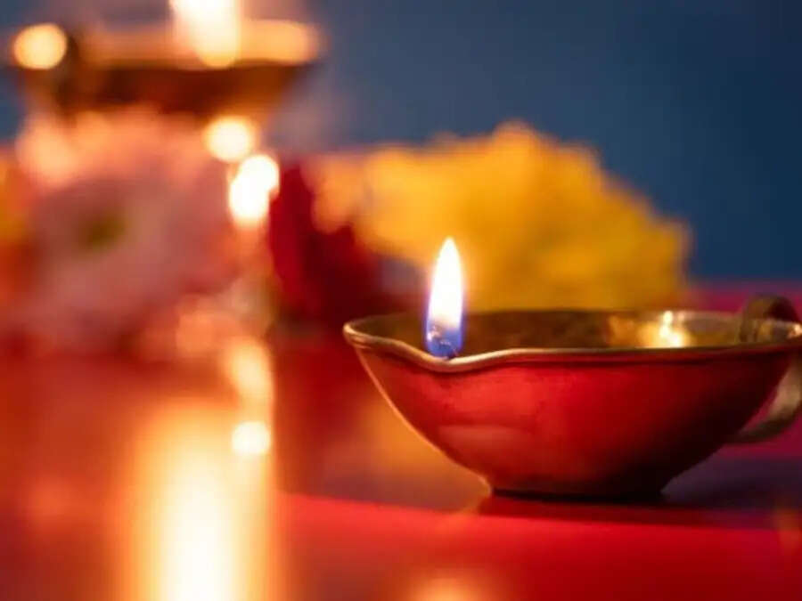 Vastu Tips-&nbsp;घर में सुख शांति बनाए रखने के लिए इस दिशा में जलाए दिपक, जानिए कौनसी हैं वो दिशा
