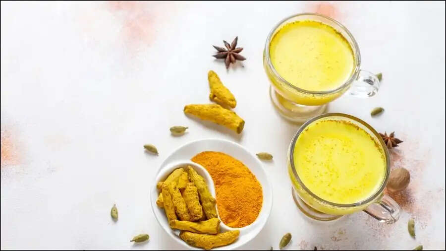 Health Tips- प्रतिदिन हल्दी वाला दूध पीने से मिलते हैं कई स्वास्थ्य लाभ, जानिए पूरी डिटेल्स
