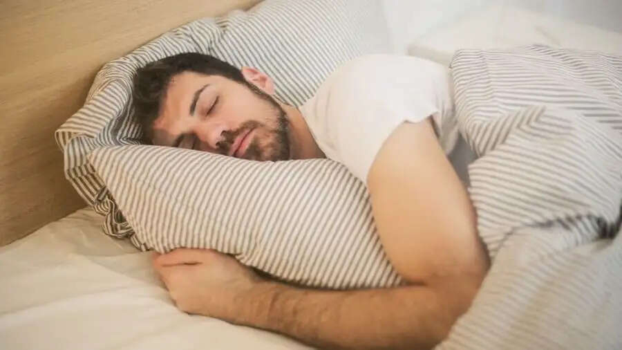 Sleeping Tips- AC से कितनी दूर सोना चाहिए हमें, आइए जानें