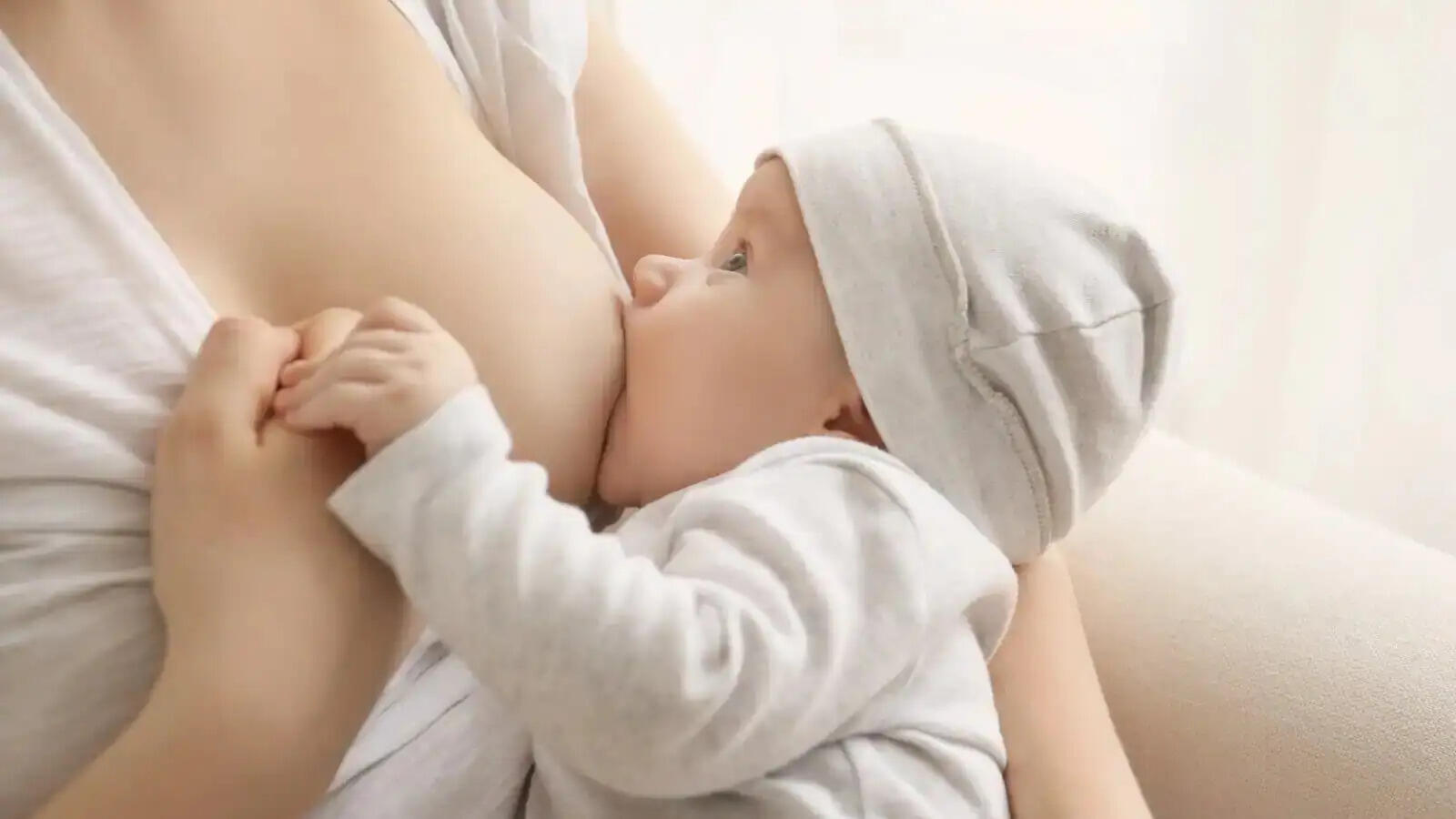 Child Care Tips- क्या बच्चे को सुलाने से पहले दूध पिलाते हैं, तो हो जाएं सावधान