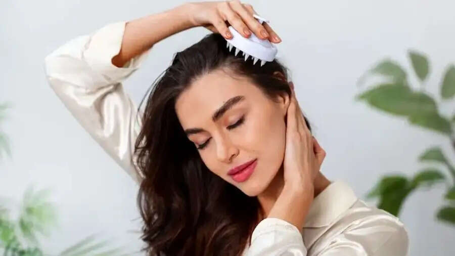 Hair Care Tips-  मॉनसून की वजह से बहुत ज्यादा बाल झढ़ रहे हैं, तो अपनाए ये टिप्स