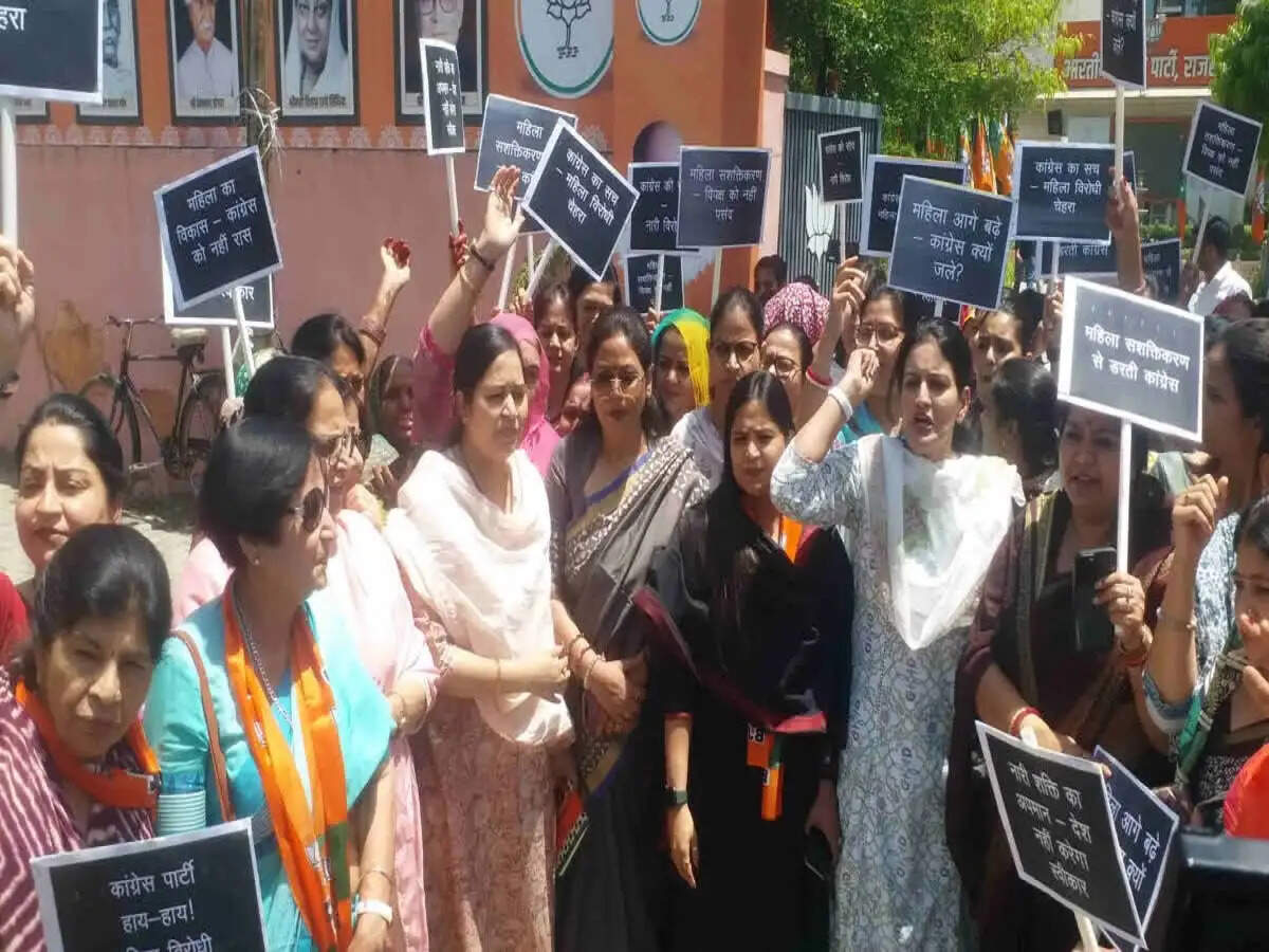 Politic News- जयपुर में आयोजित हुई महिला आरक्षण बिल पर&nbsp;BJP की&nbsp;'शक्ति पदयात्रा', पदयात्रा में&nbsp;CM भजनलाल और डिप्टी सीएम दीया कुमार हुईं शामिल