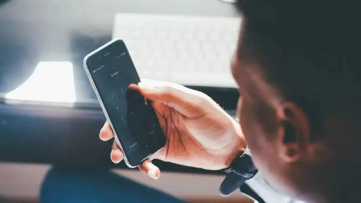 Fake Call Tips- आपकी एक गलती और सभी कॉल्स फॉरवर्ड हो जाएंगे स्कैमर्स के पास, खाता हो जाएगा खाली, जानिए कैसे बचे इनसे