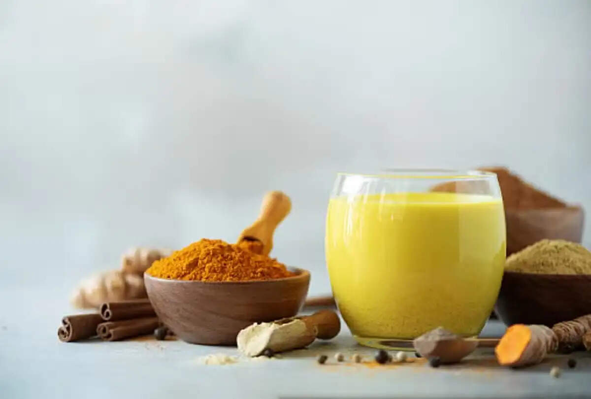 Health Tips- हल्दी वाला दूध पीने के फायदे जानकर हैरान हो जाएंगे आप, इस समय करें सेवन