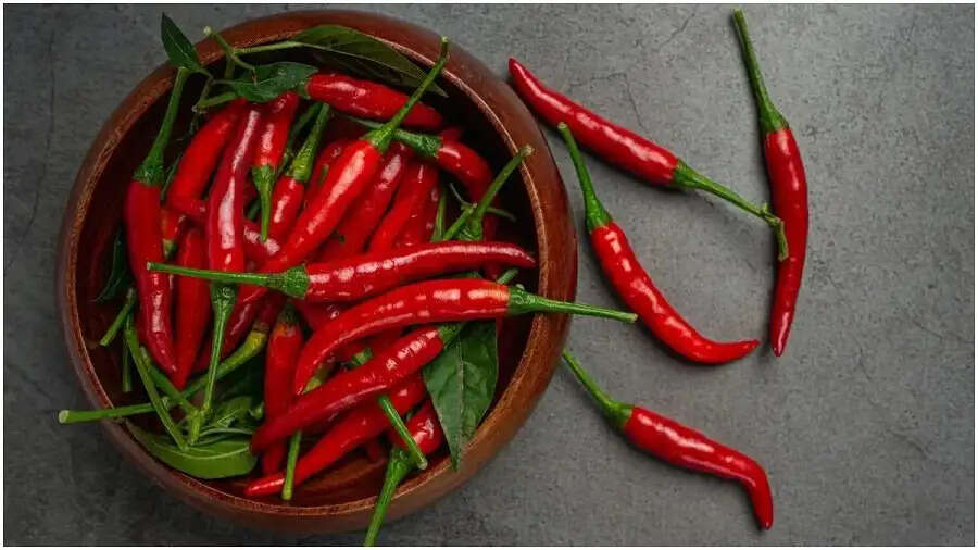Health Tips-&nbsp;हद से ज्यादा लाल मिर्च खाने के होते हैं ये नुकसान, जानिए पूरी डिटेल्स