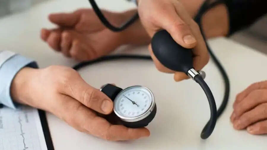 Health Tips-&nbsp;हाई ब्लड प्रेशर ने बढ़ा रखी हैं परेशानी, कम करने के लिए इन ड्राई फ्रूट्स का करें सेवन
